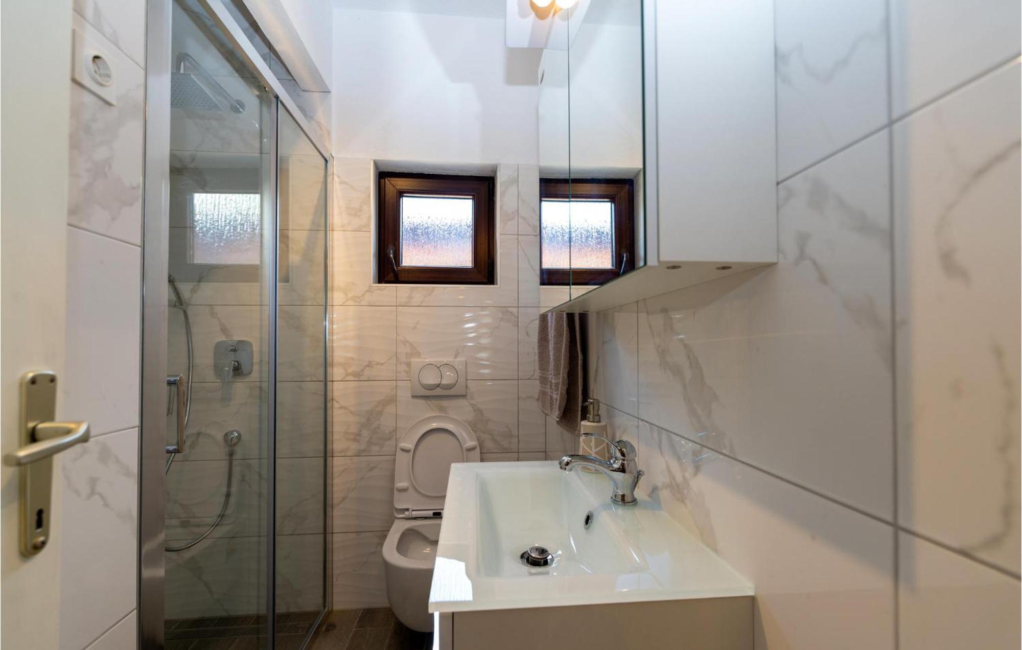 Lovely Apartment In Rovanjska With House Sea View Exterior photo