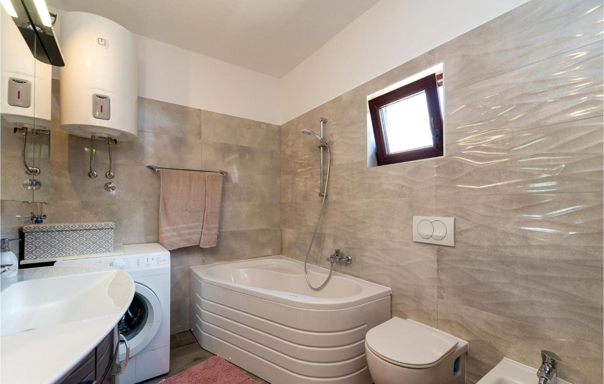 Lovely Apartment In Rovanjska With House Sea View Exterior photo